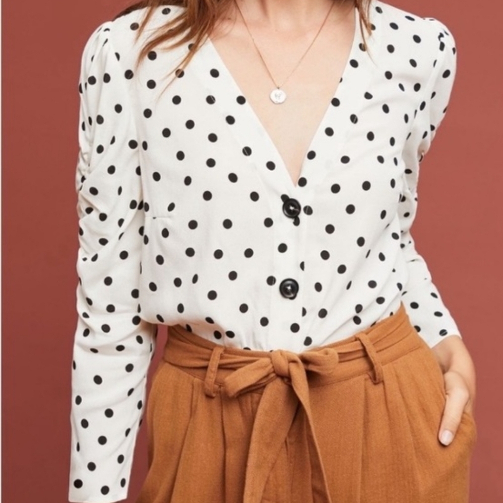 Anthropologie Maeve Top White Black Polka Dot V-neck Rushed Sleeve Size L